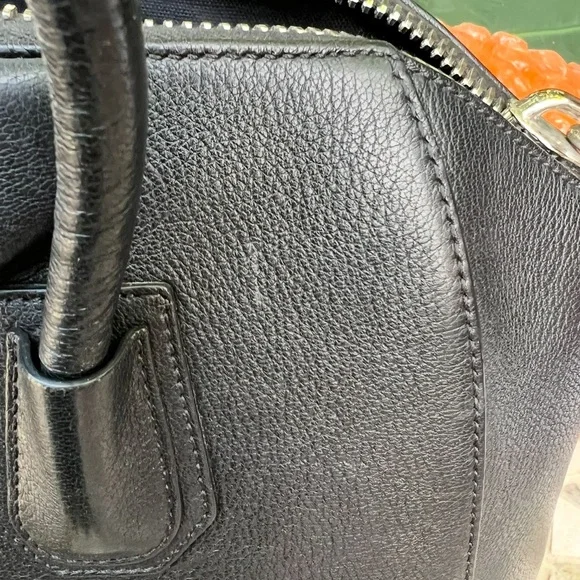 Givenchy Antigona black grained leather bag - Picture 9 of 10
